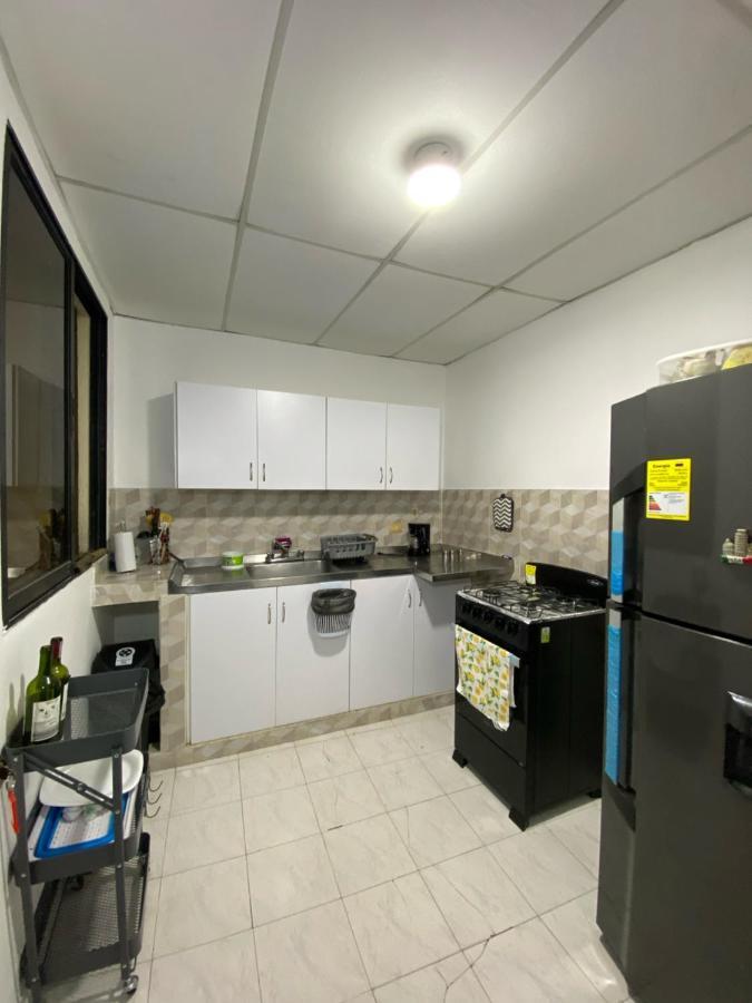 Habitaciones Cerca Al Aeropuerto 2 Cartagène Extérieur photo